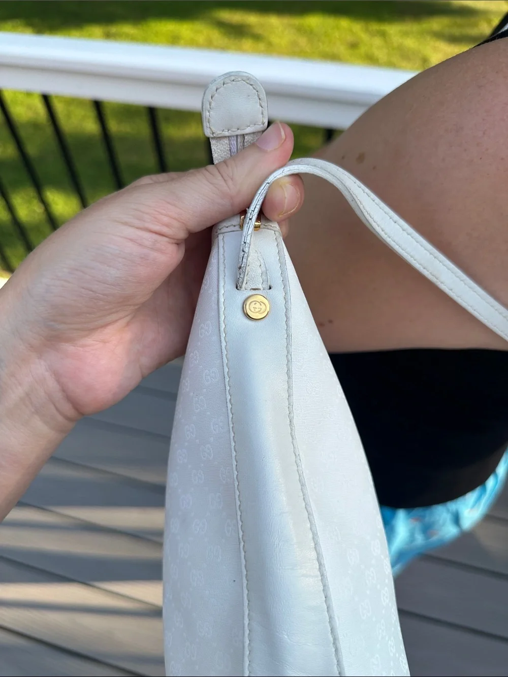 Gucci White Crossbody Bucket Bag